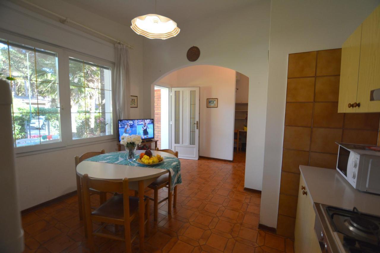 Villa A Lignano Con 2 Camere E Giardino Lignano Sabbiadoro Zewnętrze zdjęcie